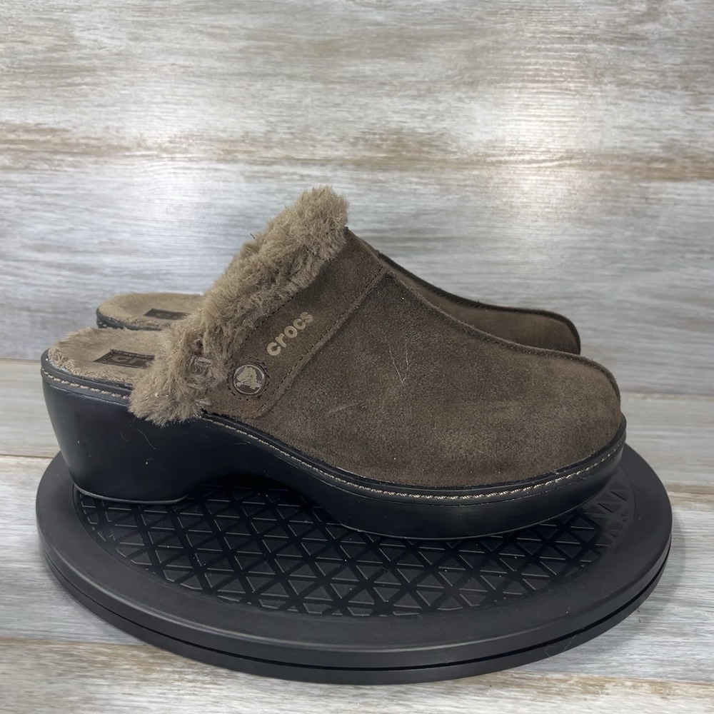 Crocs Women's Cobbler Leather Slides Slip On Faux Fur Lined Clogs Size 9 - Picture 3 of 8